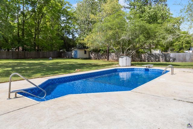 105 Surrey Place, Perry, GA 31069