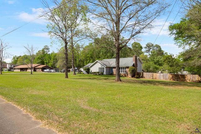 105 Surrey Place, Perry, GA 31069