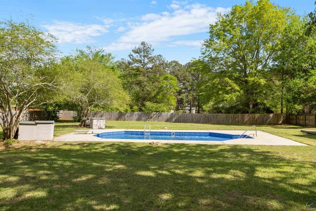 105 Surrey Place, Perry, GA 31069