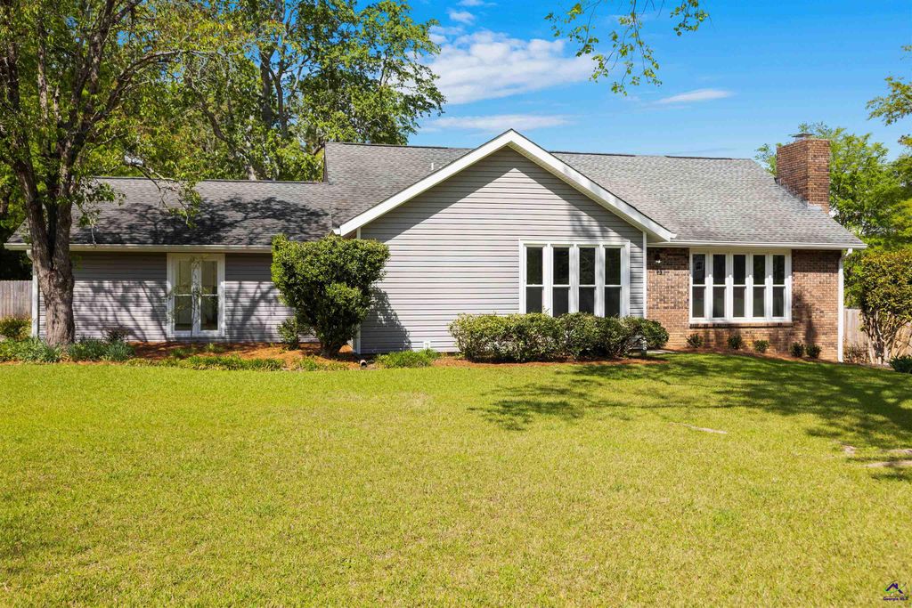 105 Surrey Place, Perry, GA 31069