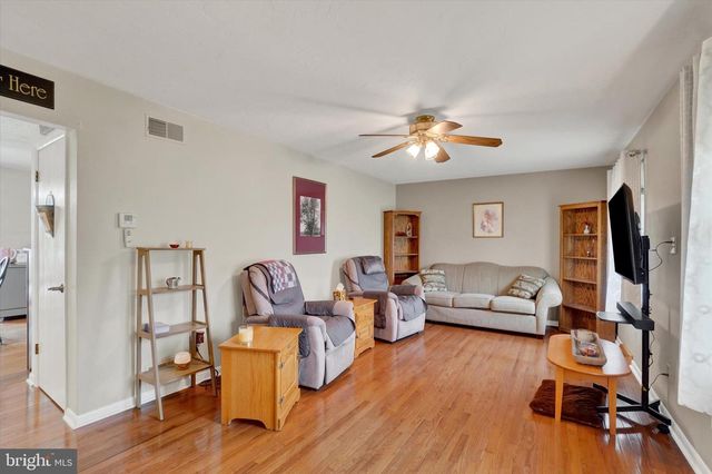 213 LARTRY DR, Red Lion, PA 17356