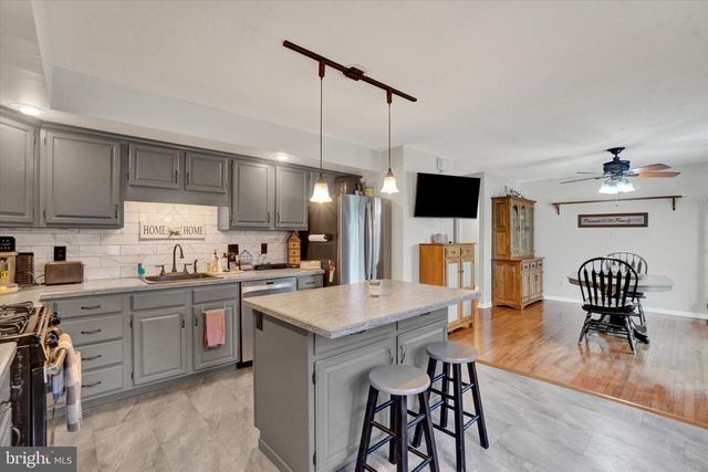 213 LARTRY DR, Red Lion, PA 17356