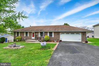 213 LARTRY DR, Red Lion, PA 17356