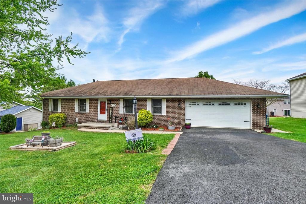 213 LARTRY DR, Red Lion, PA 17356