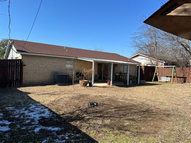 1207 Mars Drive, Cedar Hill, TX 75104