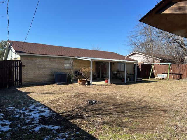 1207 Mars Drive, Cedar Hill, TX 75104