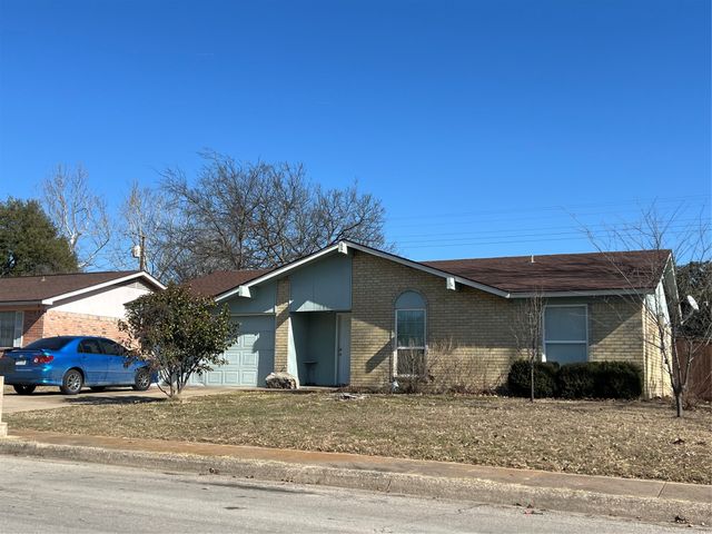 1207 Mars Drive, Cedar Hill, TX 75104