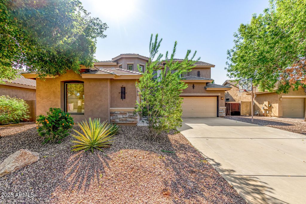 131 W ROADRUNNER Drive, Chandler, AZ 85286