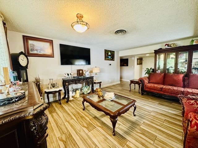 2415 Bladen Street, Bakersfield, CA 93309