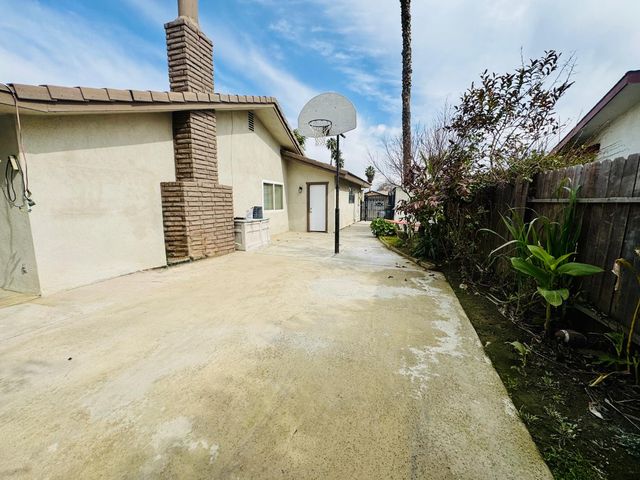 2415 Bladen Street, Bakersfield, CA 93309