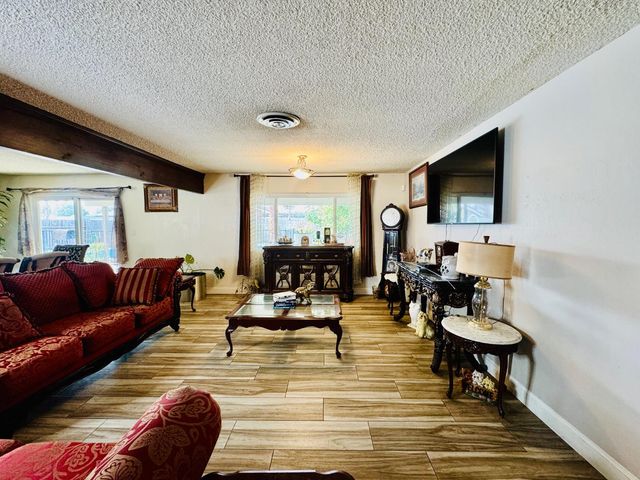 2415 Bladen Street, Bakersfield, CA 93309