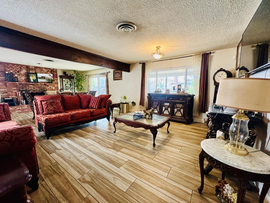 Image 10 of property listing at 2415 Bladen Street, Bakersfield, CA 93309