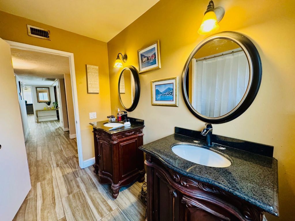 Image 15 of property listing at 2415 Bladen Street, Bakersfield, CA 93309