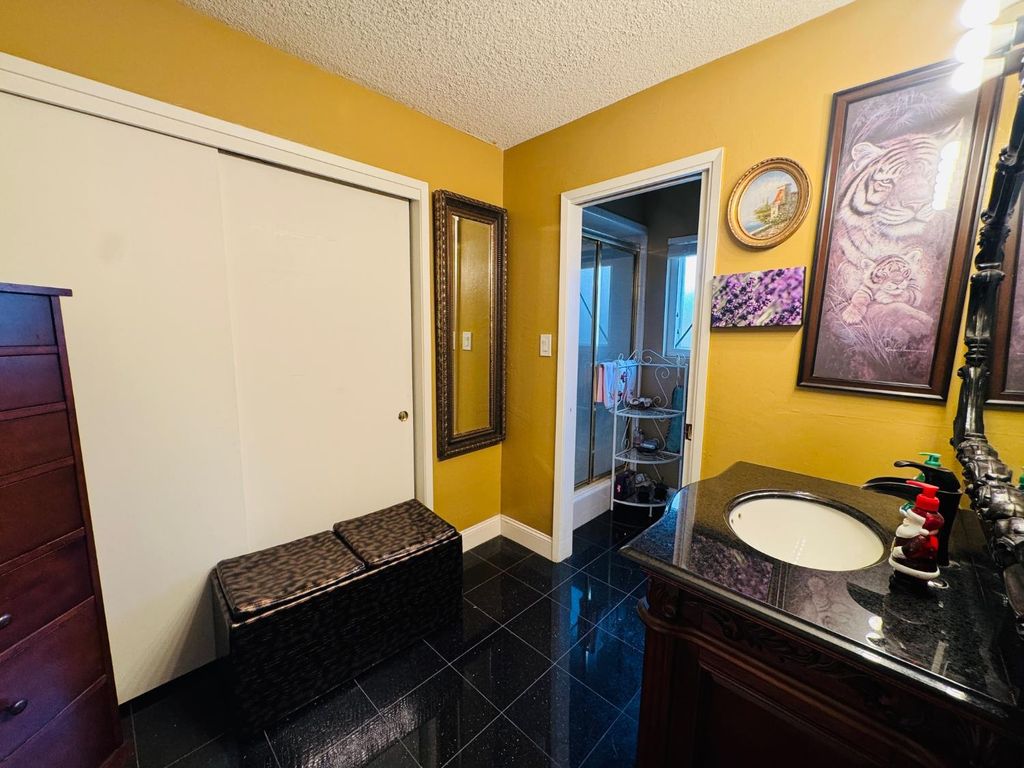 Image 18 of property listing at 2415 Bladen Street, Bakersfield, CA 93309