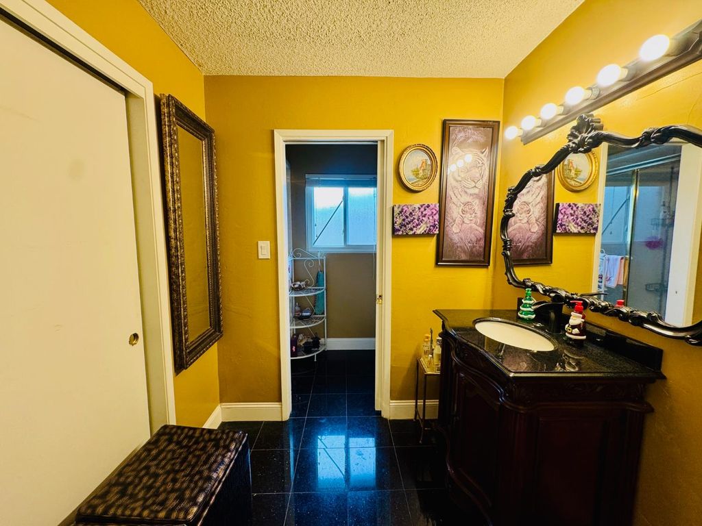 Image 19 of property listing at 2415 Bladen Street, Bakersfield, CA 93309