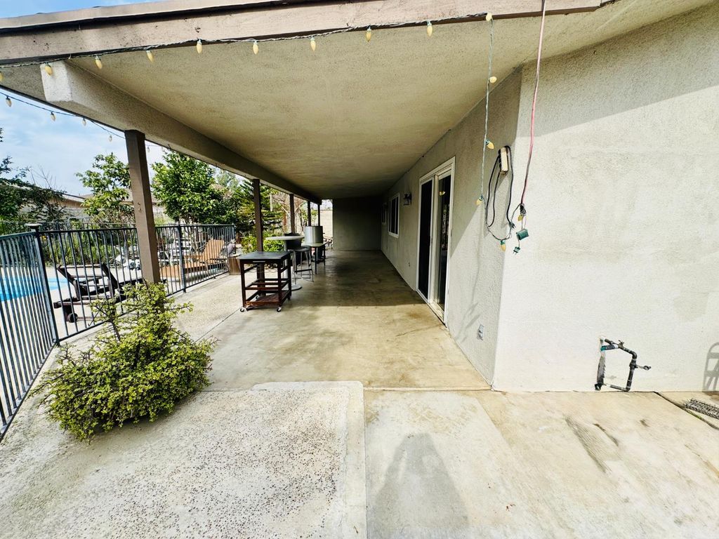 Image 22 of property listing at 2415 Bladen Street, Bakersfield, CA 93309