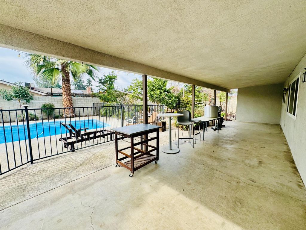 Image 25 of property listing at 2415 Bladen Street, Bakersfield, CA 93309