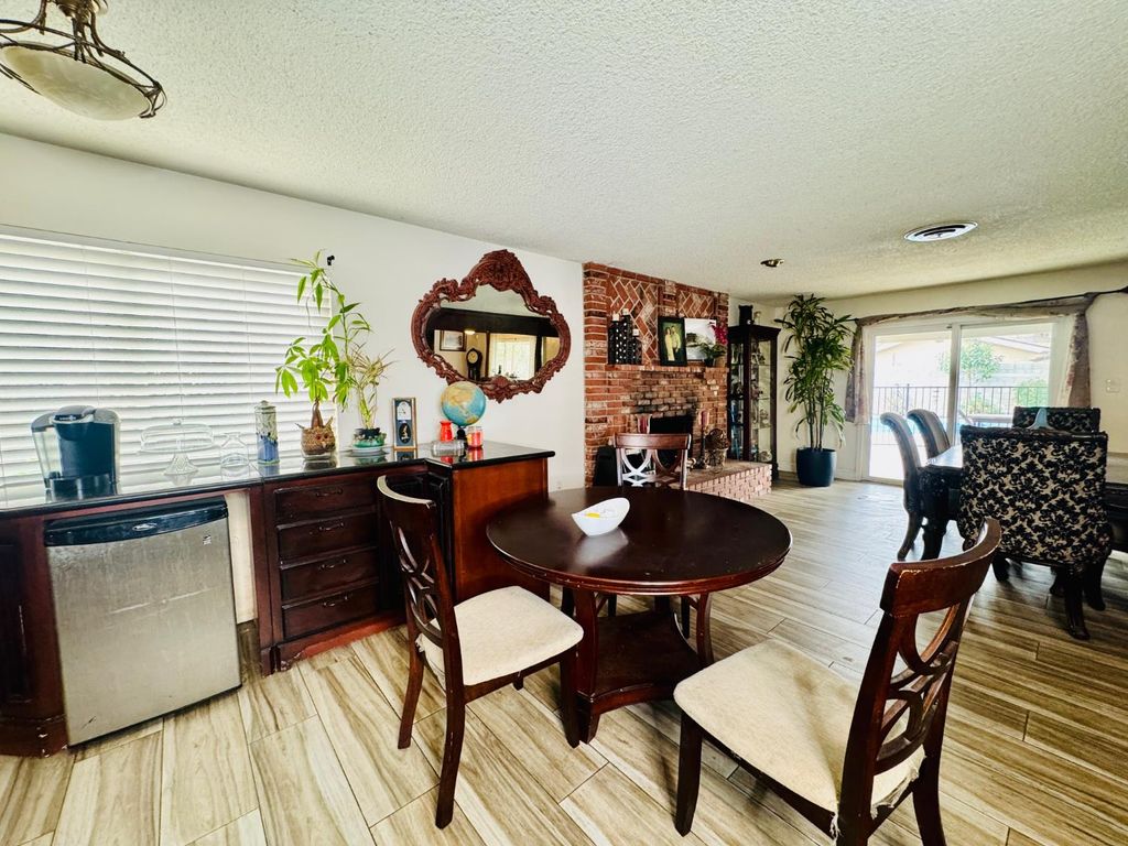 Image 7 of property listing at 2415 Bladen Street, Bakersfield, CA 93309