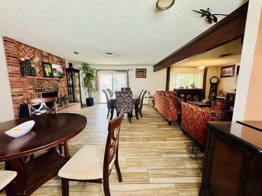 Image 9 of property listing at 2415 Bladen Street, Bakersfield, CA 93309