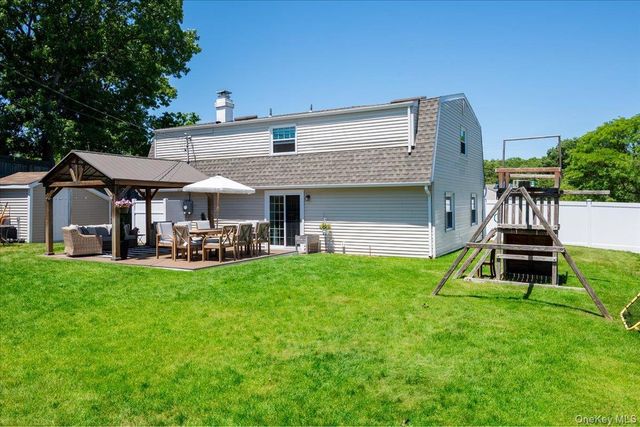 10 Rutgers Road, Farmingville, NY 11738