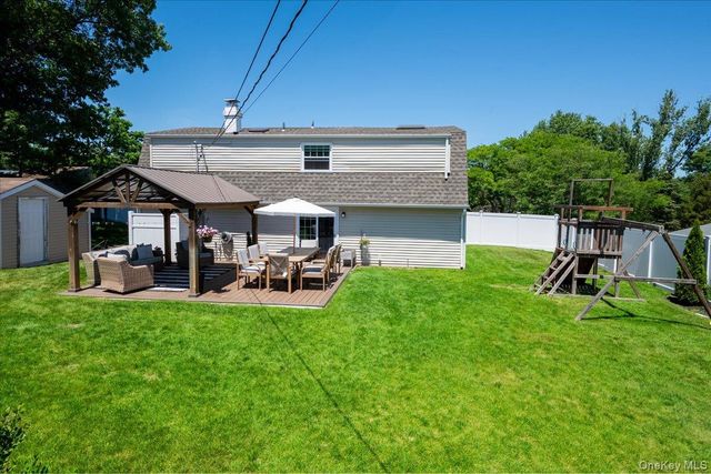 10 Rutgers Road, Farmingville, NY 11738