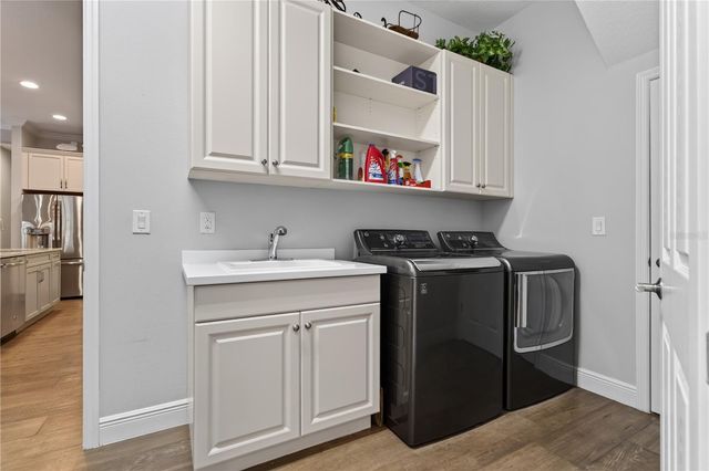 8276 LARKSPUR CIRCLE, Sarasota, FL 34241