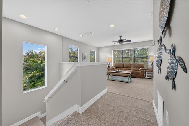 8276 LARKSPUR CIRCLE, Sarasota, FL 34241