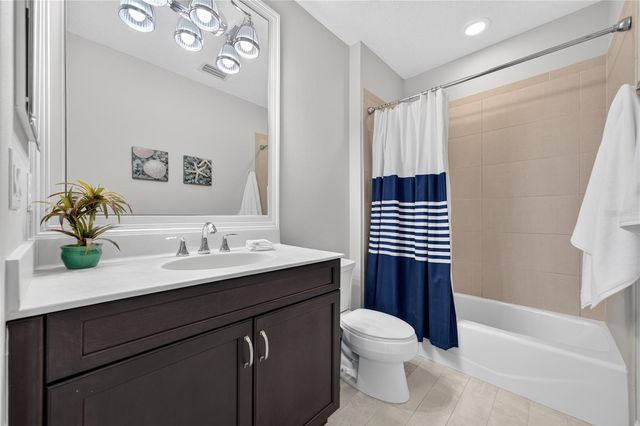 8276 LARKSPUR CIRCLE, Sarasota, FL 34241