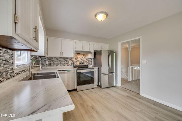 421 Mount Area Drive, Bristol, TN 37620