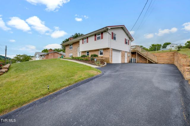 421 Mount Area Drive, Bristol, TN 37620