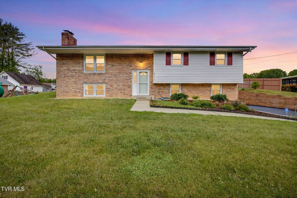 421 Mount Area Drive, Bristol, TN 37620