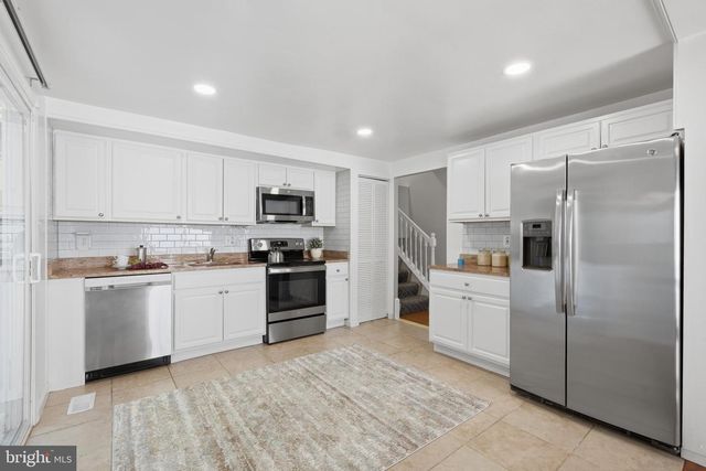 2240 SANIBEL DR, Reston, VA 20191