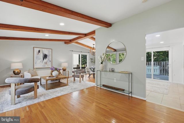 2240 SANIBEL DR, Reston, VA 20191