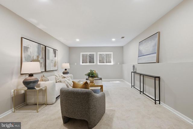 2240 SANIBEL DR, Reston, VA 20191