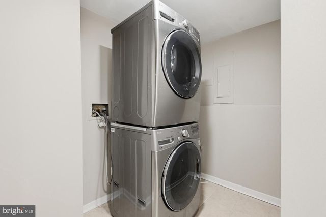 2240 SANIBEL DR, Reston, VA 20191