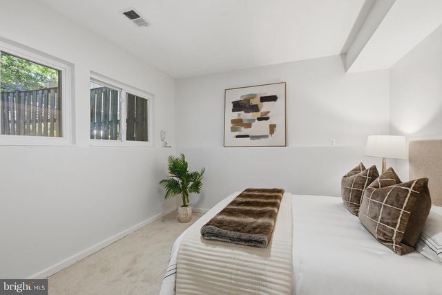 2240 SANIBEL DR, Reston, VA 20191