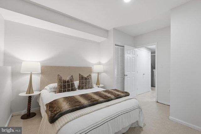 2240 SANIBEL DR, Reston, VA 20191