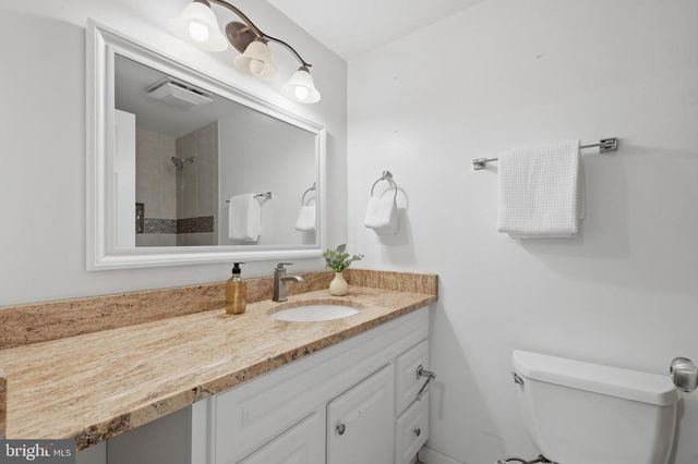 2240 SANIBEL DR, Reston, VA 20191