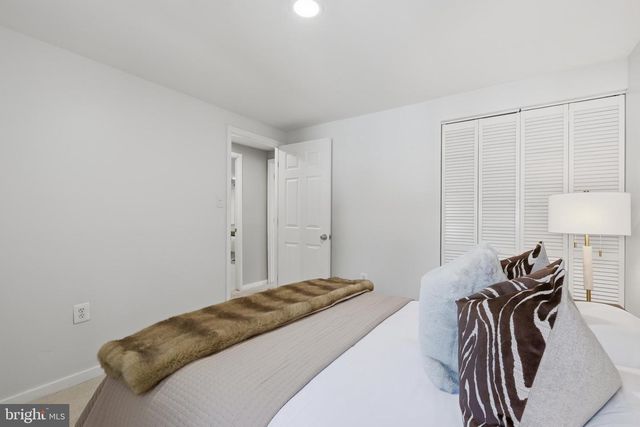 2240 SANIBEL DR, Reston, VA 20191