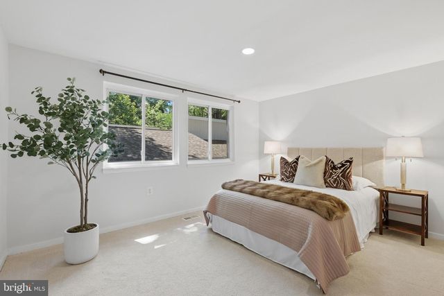 2240 SANIBEL DR, Reston, VA 20191