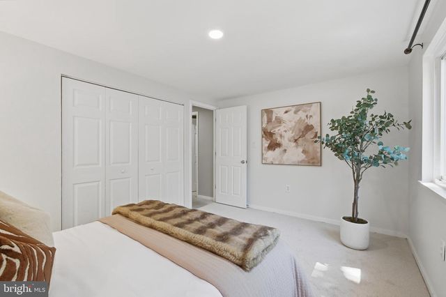 2240 SANIBEL DR, Reston, VA 20191