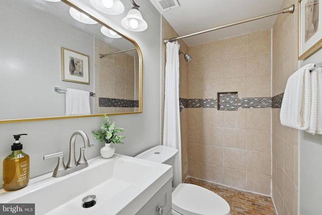 2240 SANIBEL DR, Reston, VA 20191