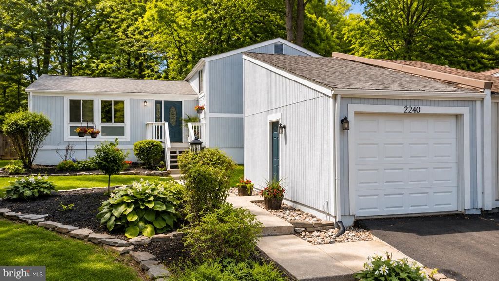 2240 SANIBEL DR, Reston, VA 20191