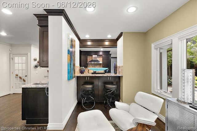 352 S Glenhurst Drive, Birmingham, MI 48009