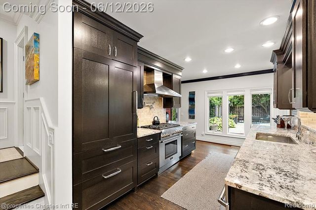 352 S Glenhurst Drive, Birmingham, MI 48009