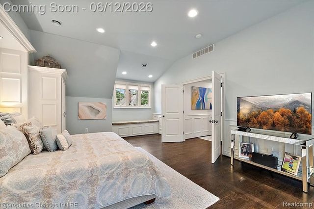 352 S Glenhurst Drive, Birmingham, MI 48009