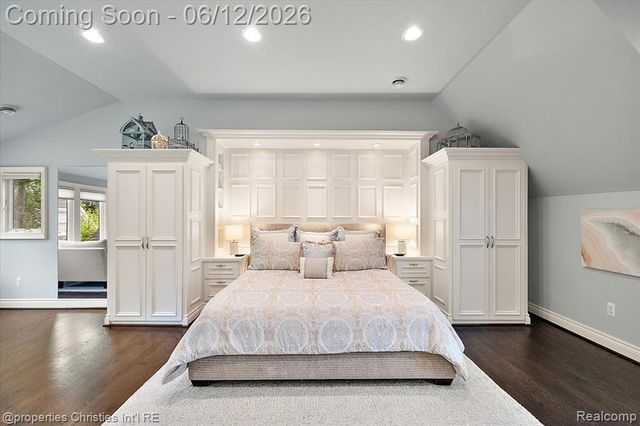 352 S Glenhurst Drive, Birmingham, MI 48009