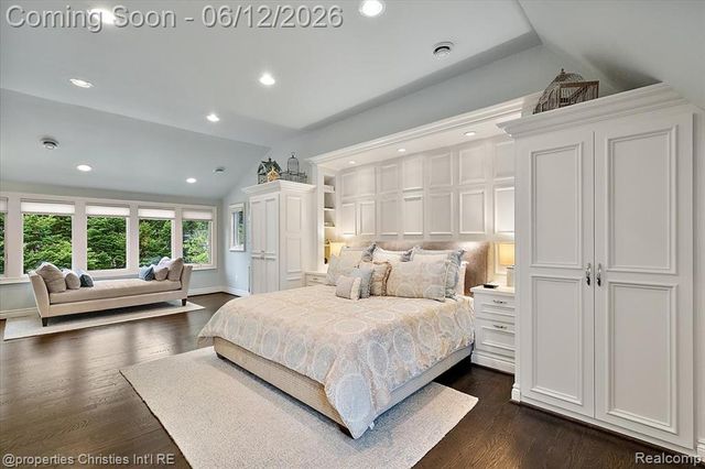 352 S Glenhurst Drive, Birmingham, MI 48009