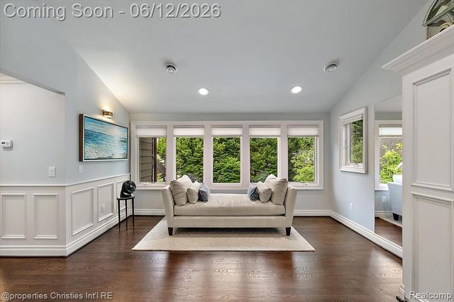 352 S Glenhurst Drive, Birmingham, MI 48009
