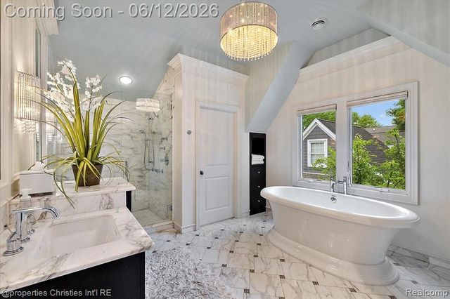 352 S Glenhurst Drive, Birmingham, MI 48009